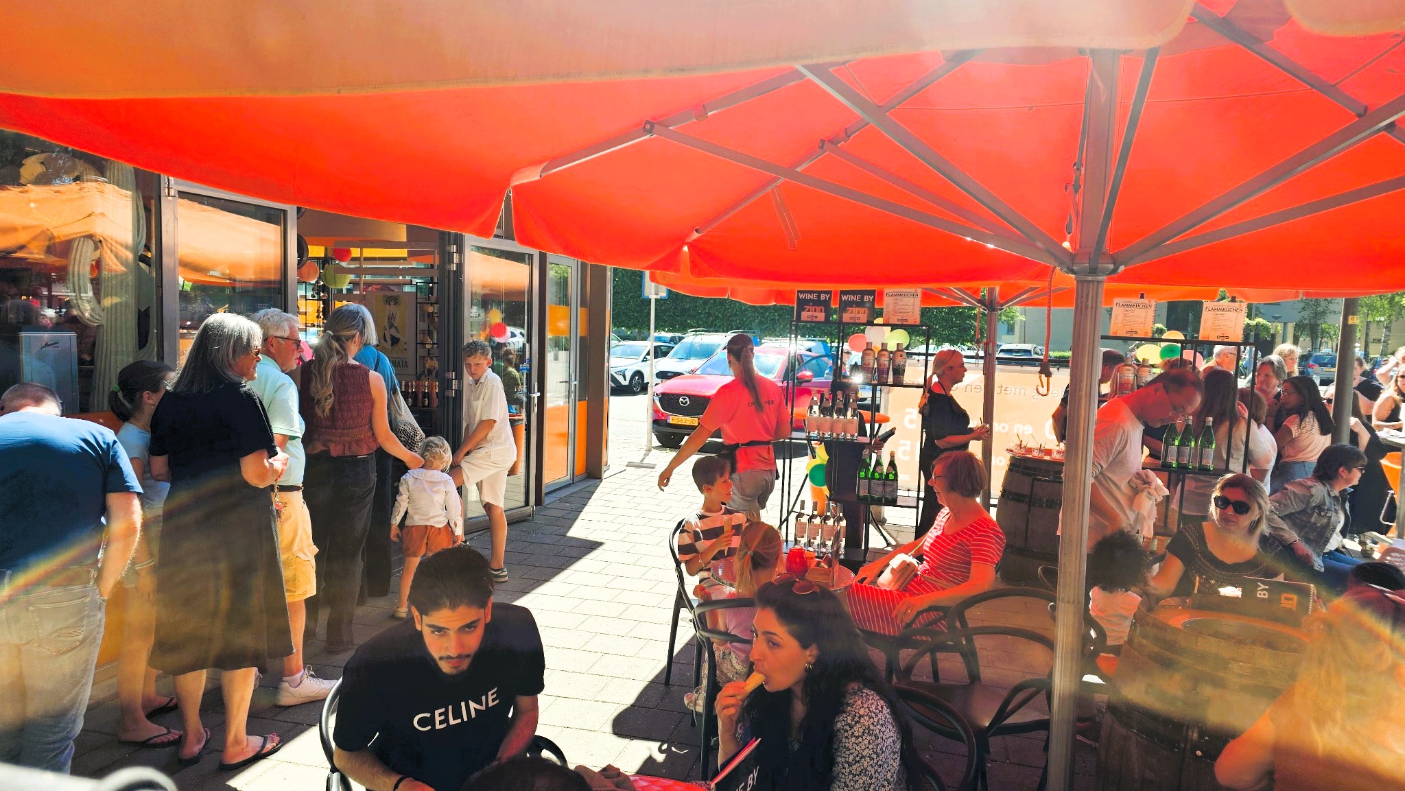 Sfeer op het terras van Zinn Zoetermeer